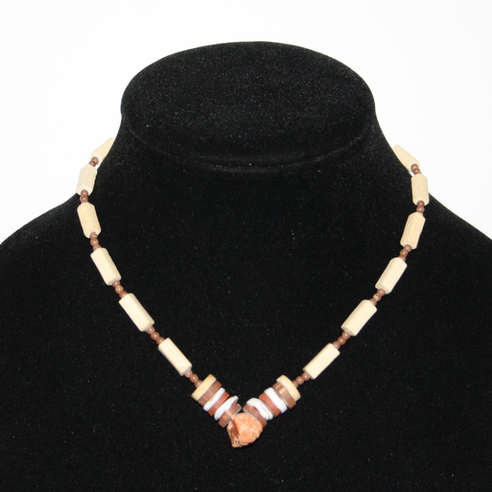 Stunning vintage shell and stone necklace 16"